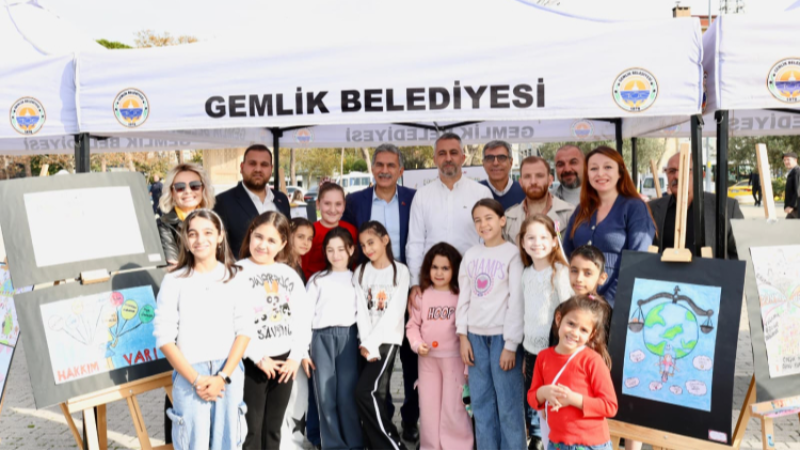 Gemlik'te çocuklar haklarını resimleriyle anlattı