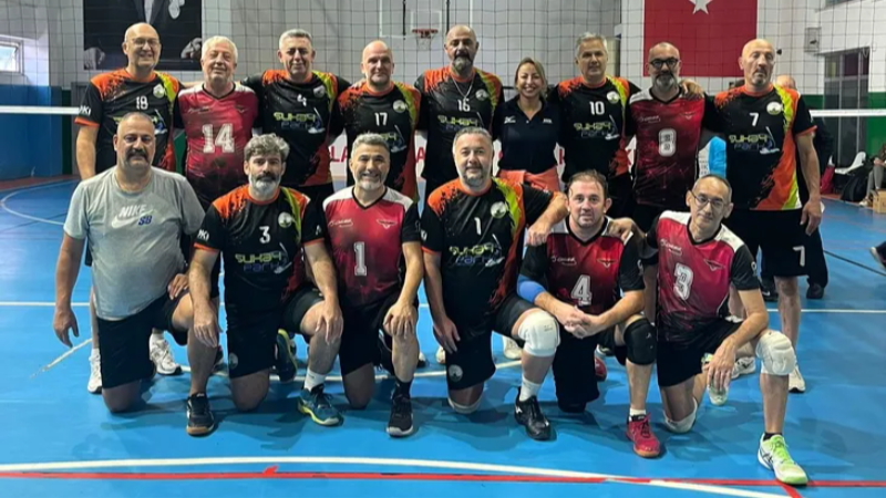 Osmangazi’nin veteran voleybolcuları zirveye çıktı