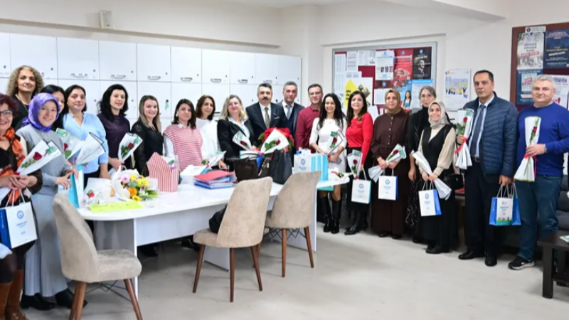 Yıldırım’da Öğretmenler Günü çiçeklerle kutlandı