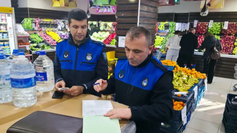 Gemlik Zabıtası'ndan çürük ürünlere tutanak