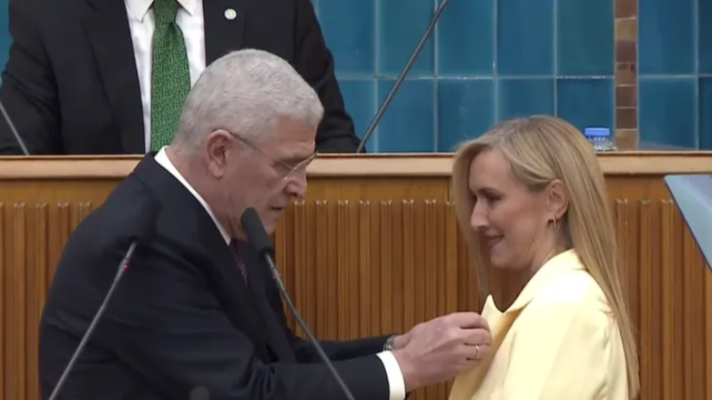 Prof. Dr. İpek Özkal Sayan İYİ Parti’ye katıldı