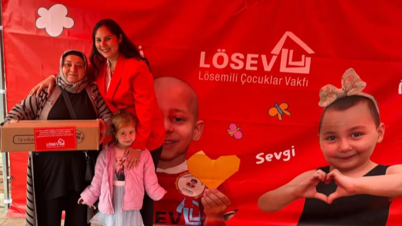 LÖSEV Bursa'da mutlu et paketleri dağıtıldı