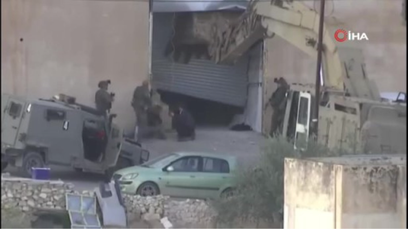 İsrail güçleri teslim olan 2 Filistinliyi infaz etti