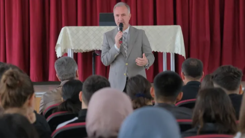 İnegöl'de Başkan Taban gençlere ufuk açıyor