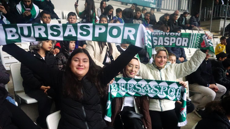 Osmangazili çocuklar Bursaspor coşkusunu tribünde yaşadı