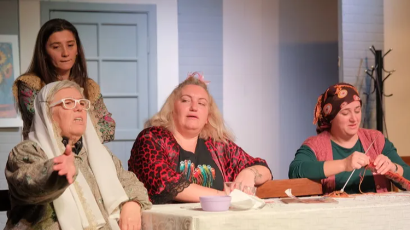 İnegöl'de 'Kadın Sığınağı'na gala gösterisi