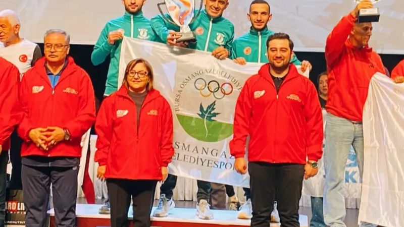 Osmangazi Belediyespor'dan Gazi Yarı Maratonunda çifte zafer