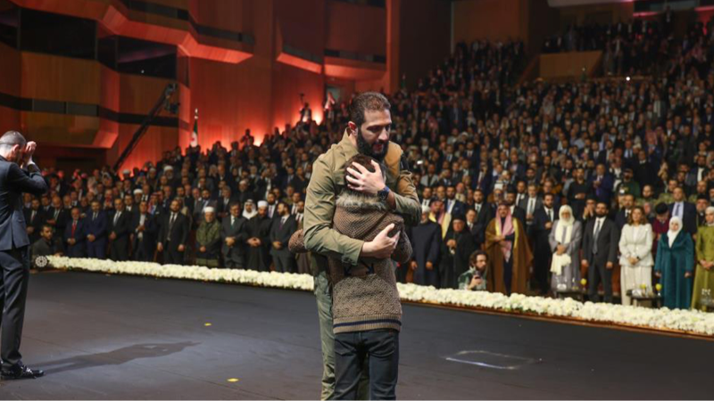 Halep saldırısının sembolü Ümran bebek, Esad’ın kaçtığı Sarayda konuştu