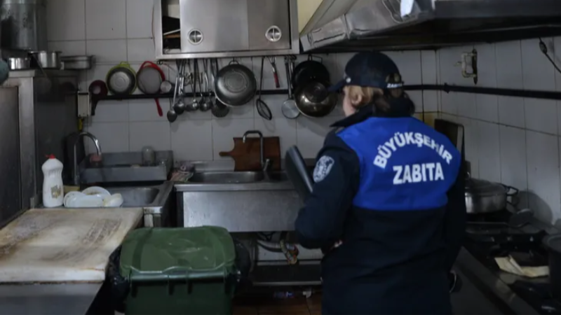 Büyükşehir Zabıtası'ndan Harmancık'ta sıkı denetim