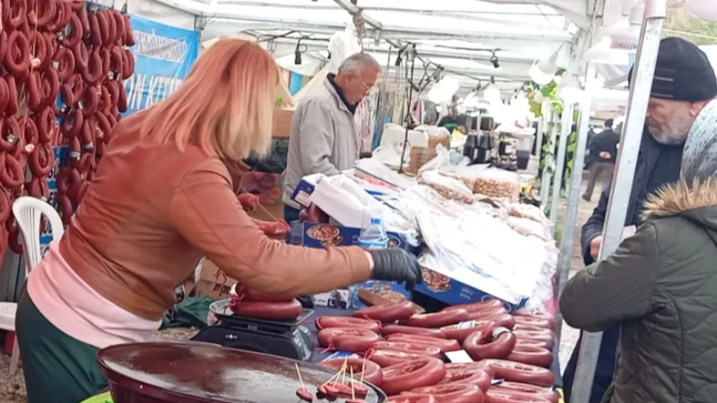 Gürsu’da Armut Festivali ve Yöresel Ürünler Günleri’nde yoğun ilgi