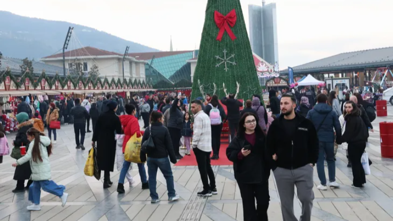 Osmangazi Meydanı’nda Yeni Yıl Festivali coşkusu