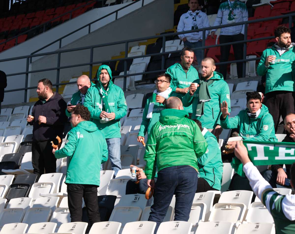 (FOTO GALERİ) Bursaspor'un Somaspor Deplasmanından Taraftar Fotoğrafları