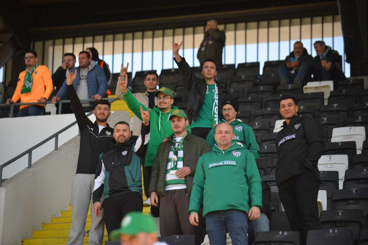 (FOTO GALERİ) Bursaspor'un Somaspor Deplasmanından Taraftar Fotoğrafları