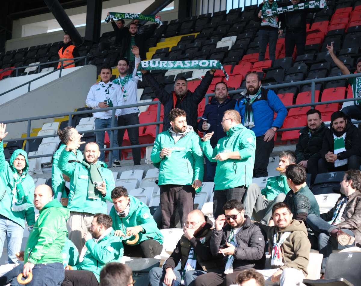 (FOTO GALERİ) Bursaspor'un Somaspor Deplasmanından Taraftar Fotoğrafları