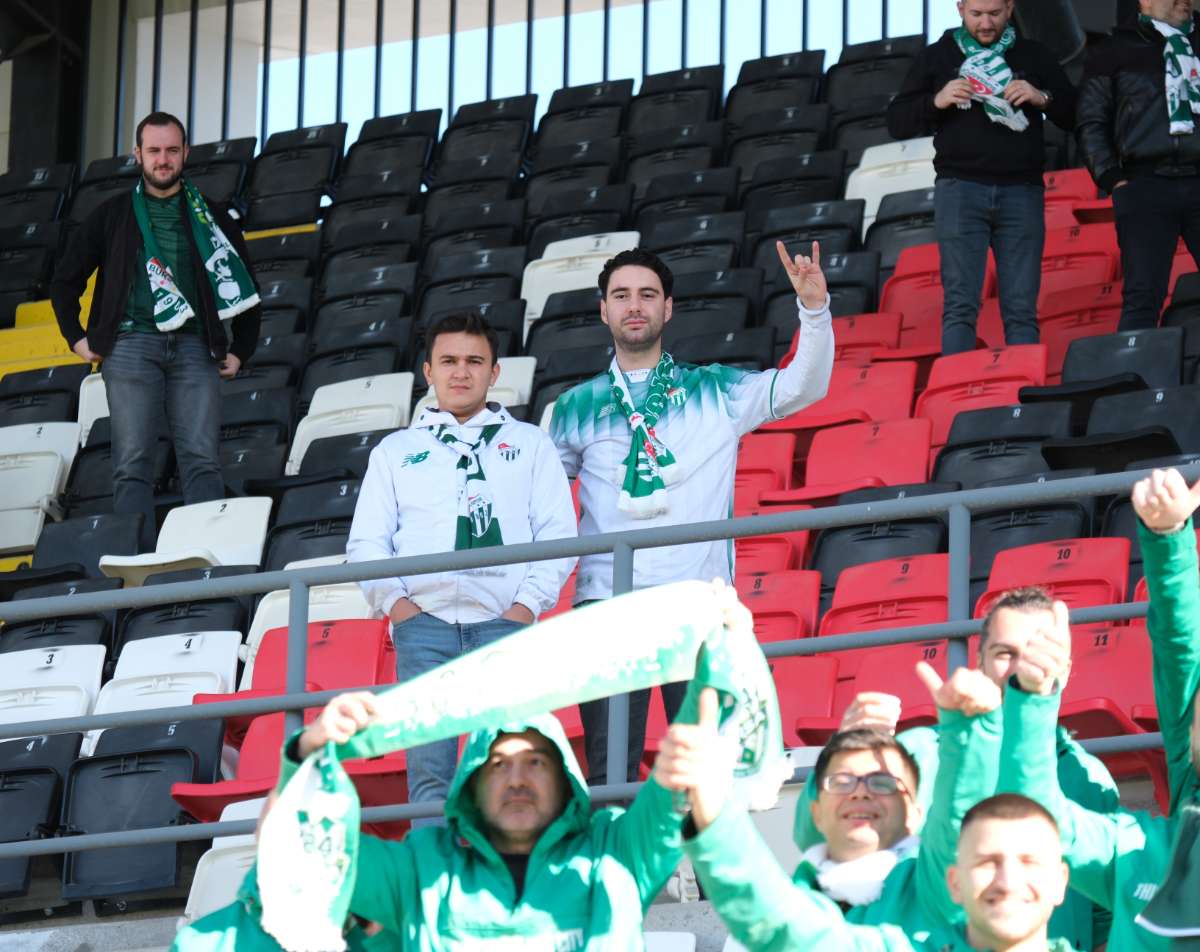 (FOTO GALERİ) Bursaspor'un Somaspor Deplasmanından Taraftar Fotoğrafları