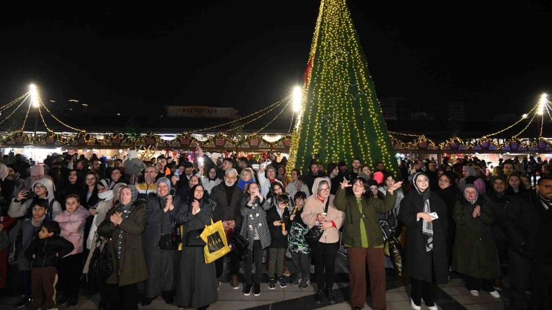 Yeni Yıl Festivali akşam saatlerine renk kattı