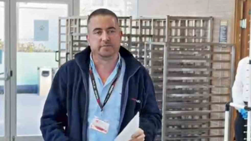 Yazaki işçilerinden MESS’in düşük zam teklifine çatal-kaşıklı protesto