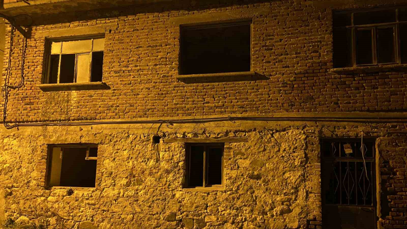 Yaşlı adam evinde ölü bulundu