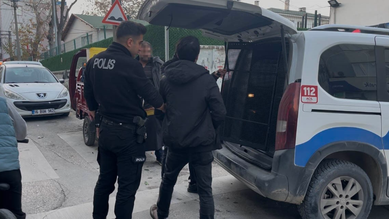 Eşine kızdı, evi yaktı