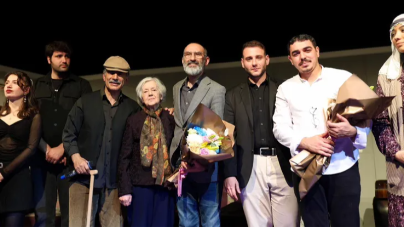 Gemlik'te 'Özgür Aksoy Tiyatro Günleri'ne görkemli final