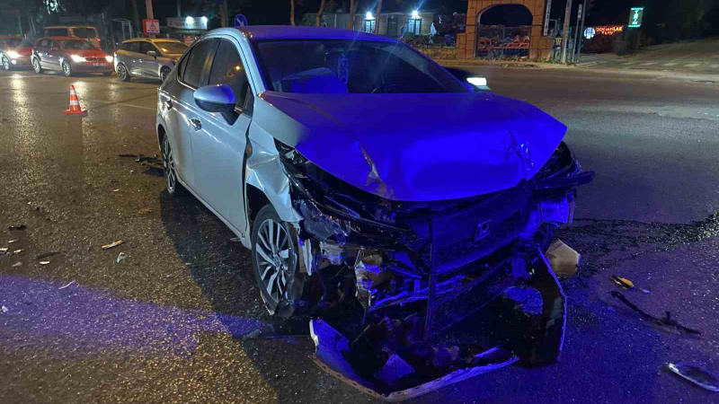 Kavşakta feci kaza: 1 ağır yaralı