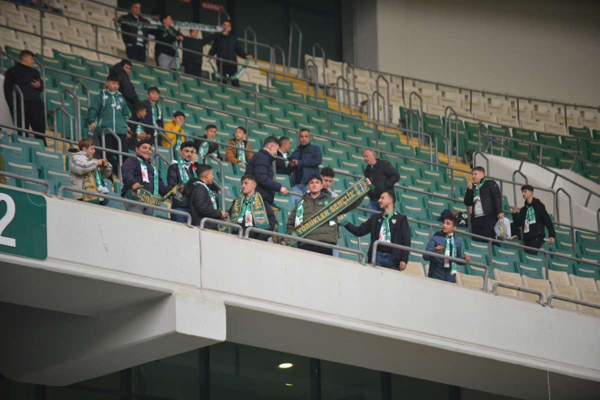 (FOTO GALERİ)Bursaspor-Aliağa FK maçından taraftar fotoğrafları
