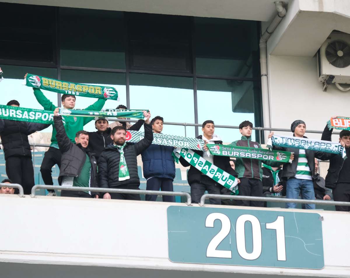 (FOTO GALERİ)Bursaspor-Aliağa FK maçından taraftar fotoğrafları
