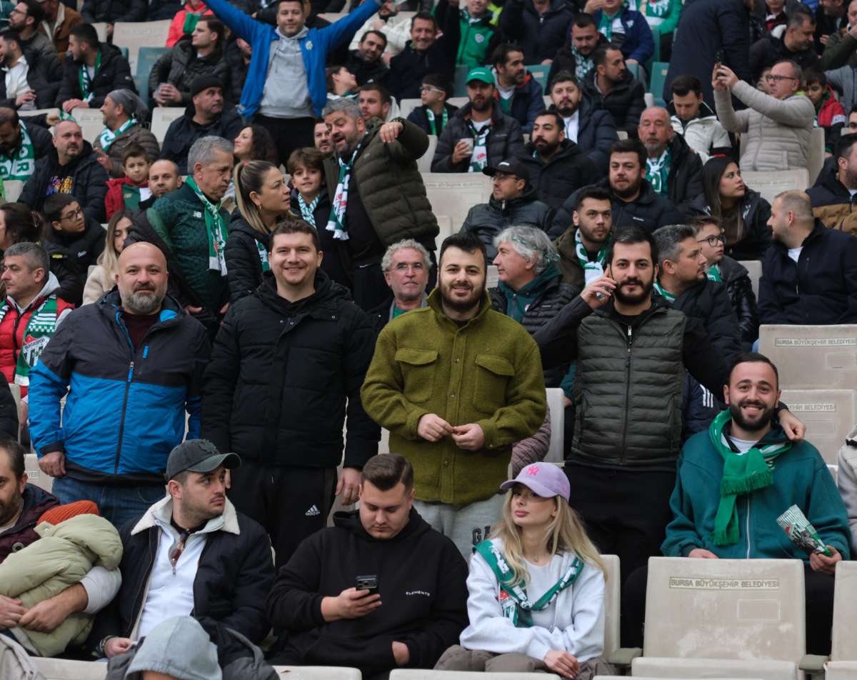 (FOTO GALERİ)Bursaspor-Aliağa FK maçından taraftar fotoğrafları