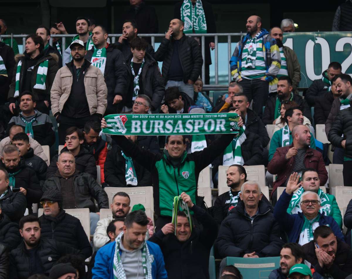 (FOTO GALERİ)Bursaspor-Aliağa FK maçından taraftar fotoğrafları