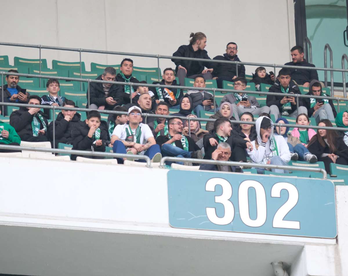 (FOTO GALERİ)Bursaspor-Aliağa FK maçından taraftar fotoğrafları