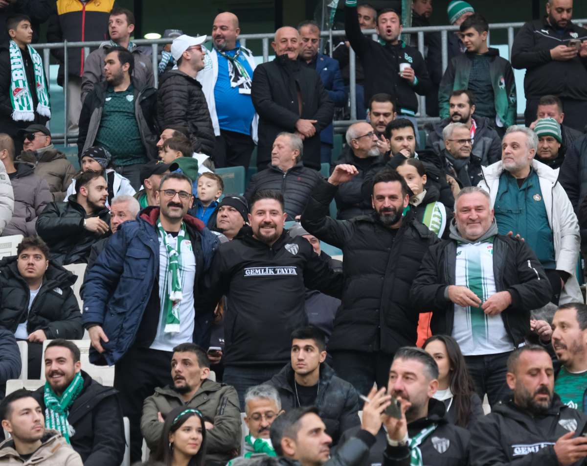 (FOTO GALERİ)Bursaspor-Aliağa FK maçından taraftar fotoğrafları