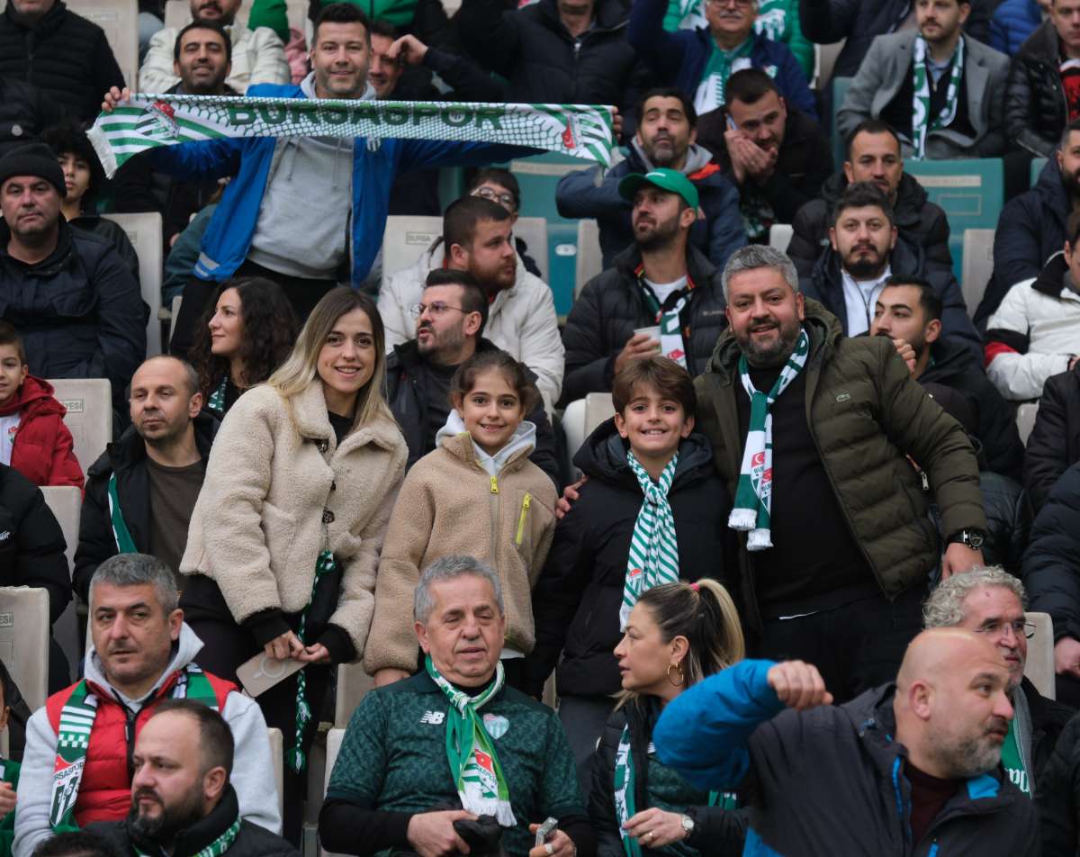 (FOTO GALERİ)Bursaspor-Aliağa FK maçından taraftar fotoğrafları