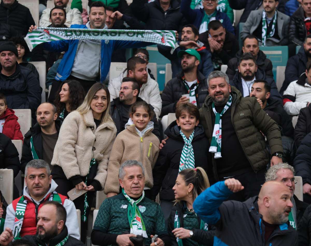 (FOTO GALERİ)Bursaspor-Aliağa FK maçından taraftar fotoğrafları