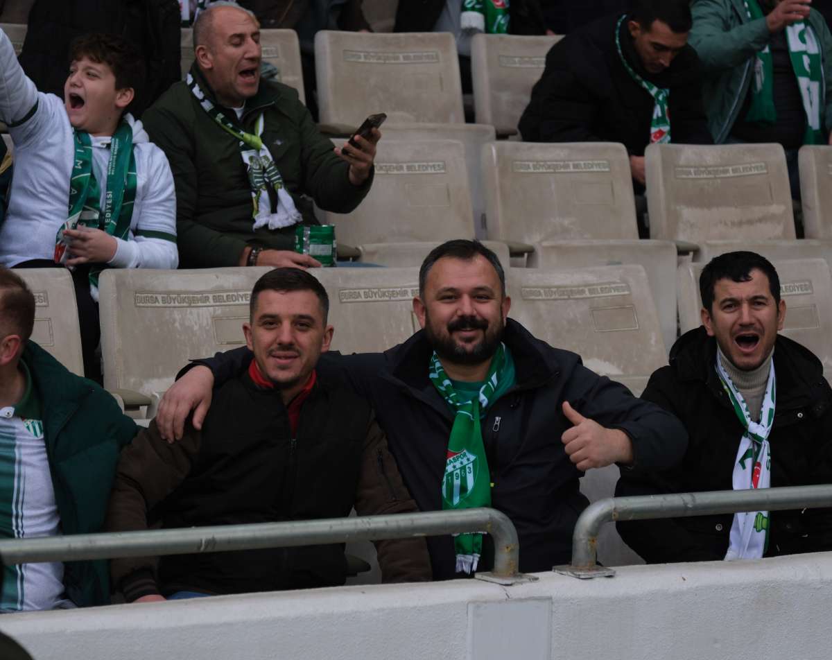 (FOTO GALERİ)Bursaspor-Aliağa FK maçından taraftar fotoğrafları