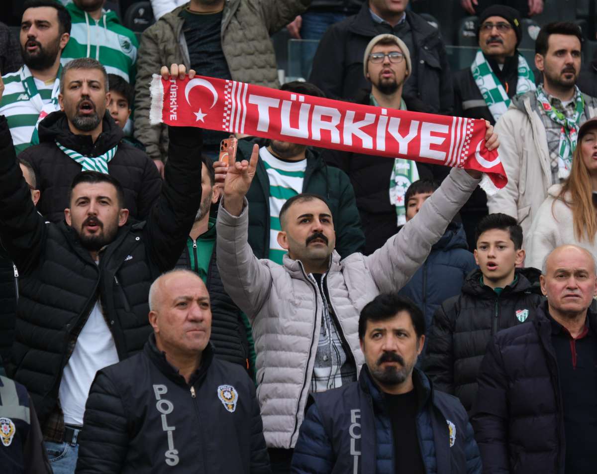 (FOTO GALERİ)Bursaspor-Aliağa FK maçından taraftar fotoğrafları