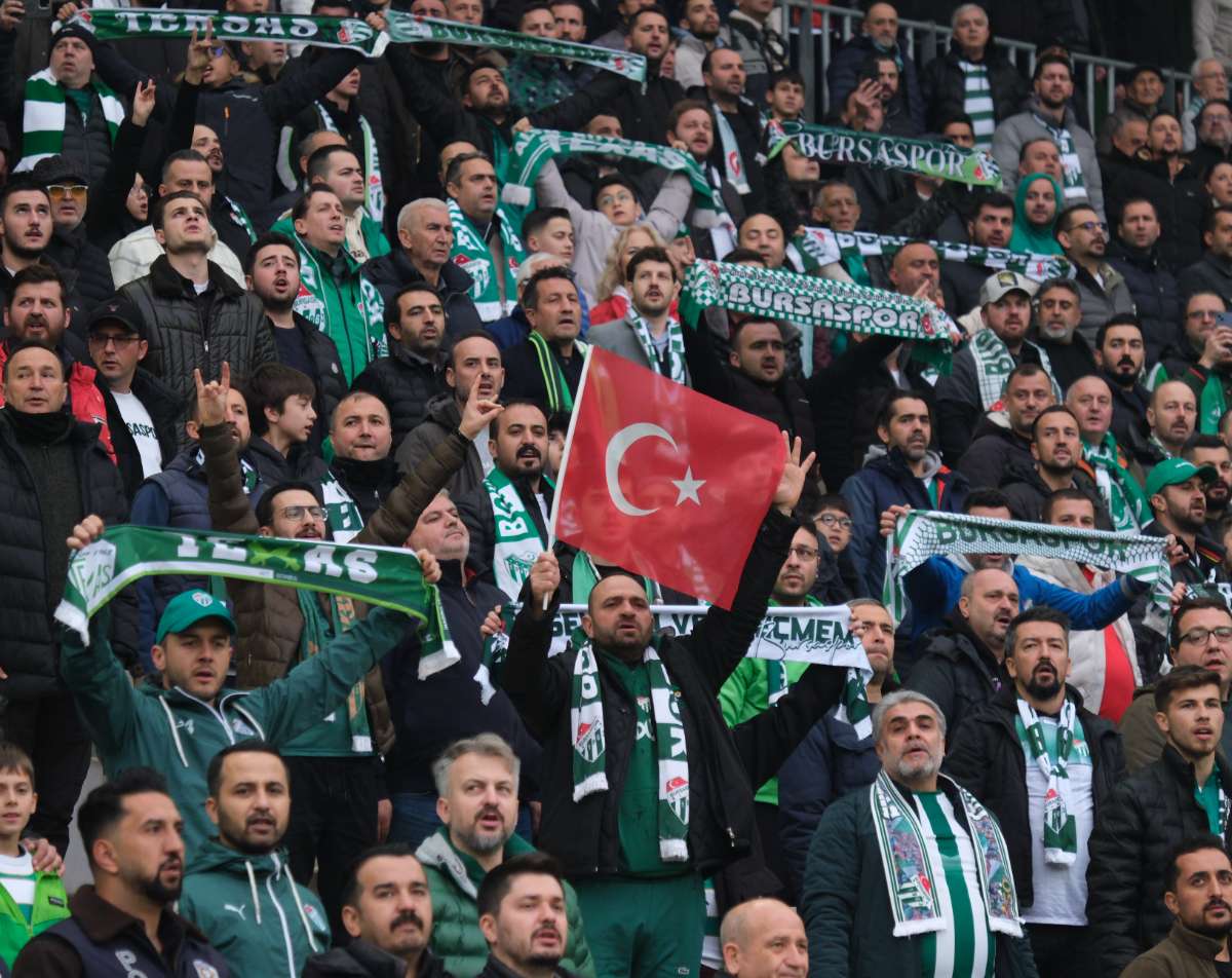 (FOTO GALERİ)Bursaspor-Aliağa FK maçından taraftar fotoğrafları