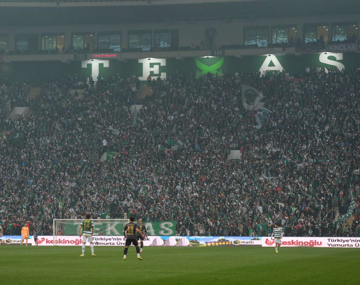 (FOTO GALERİ)Bursaspor-Aliağa FK maçından taraftar fotoğrafları
