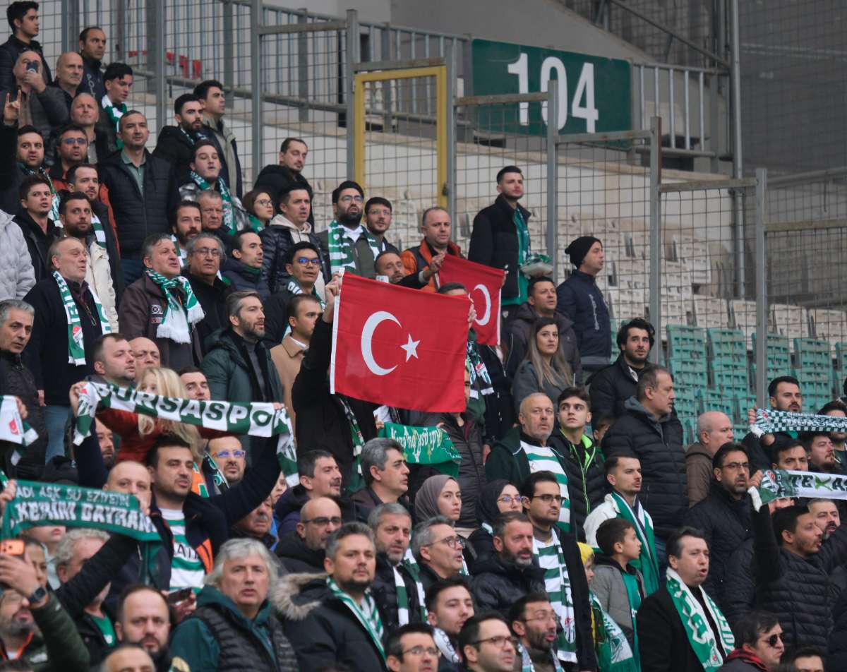 (FOTO GALERİ)Bursaspor-Aliağa FK maçından taraftar fotoğrafları