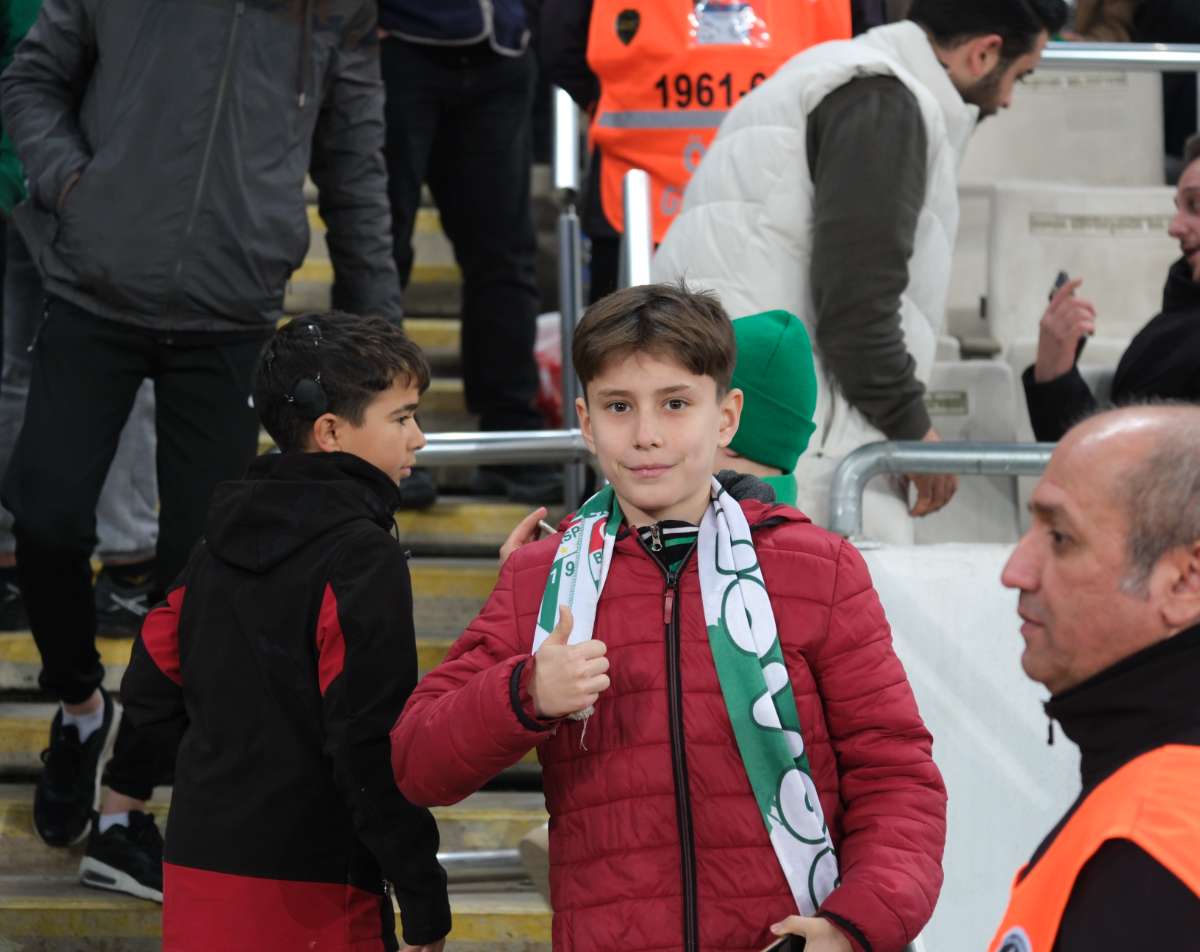 (FOTO GALERİ)Bursaspor-Aliağa FK maçından taraftar fotoğrafları