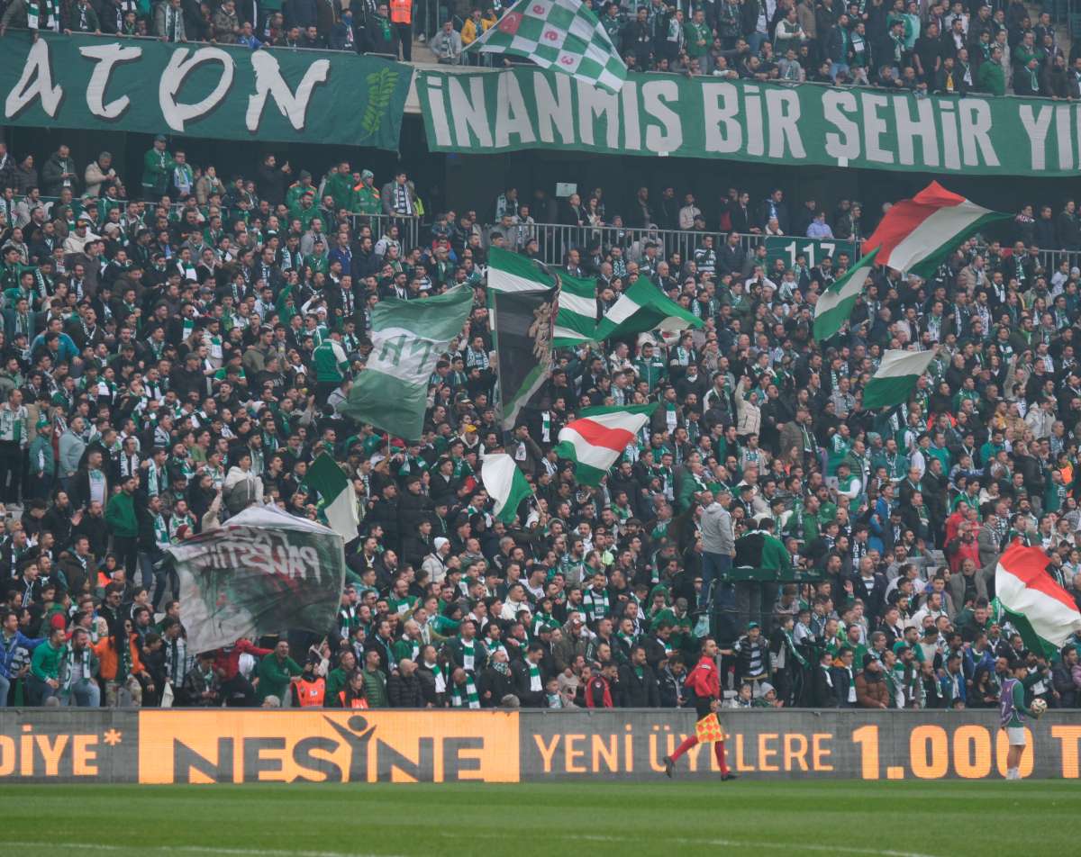 (FOTO GALERİ)Bursaspor-Aliağa FK maçından taraftar fotoğrafları