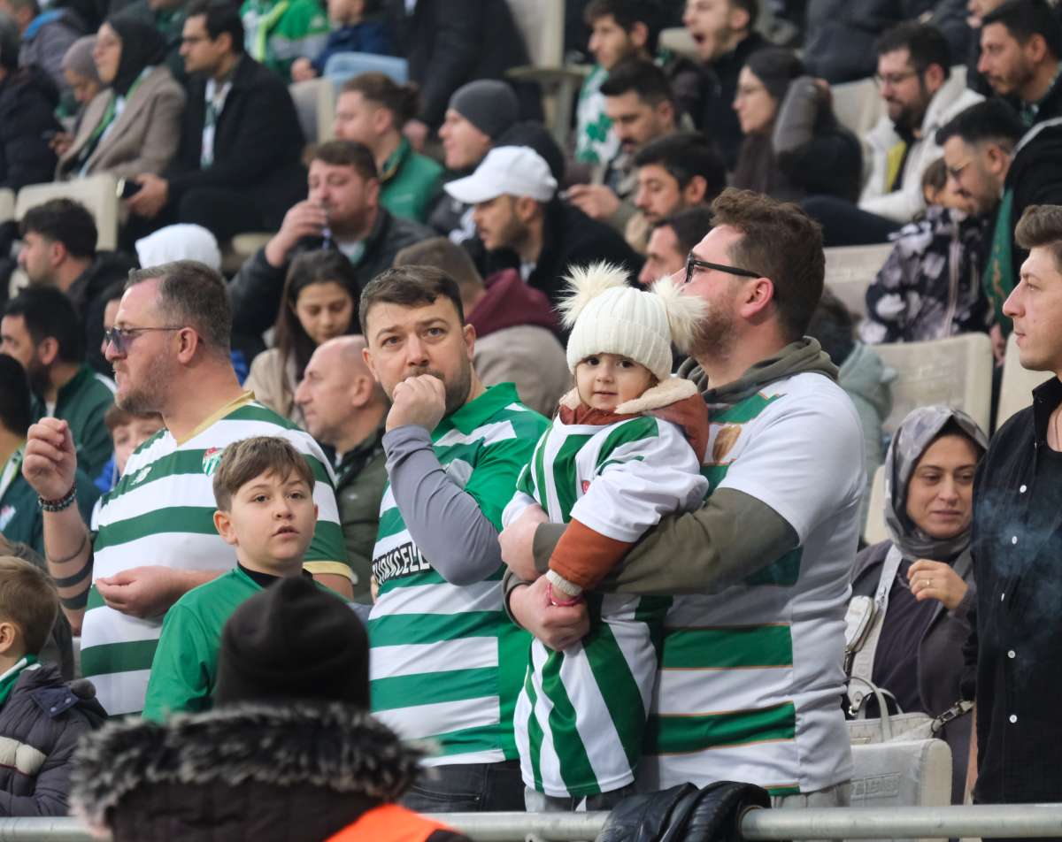 (FOTO GALERİ)Bursaspor-Aliağa FK maçından taraftar fotoğrafları