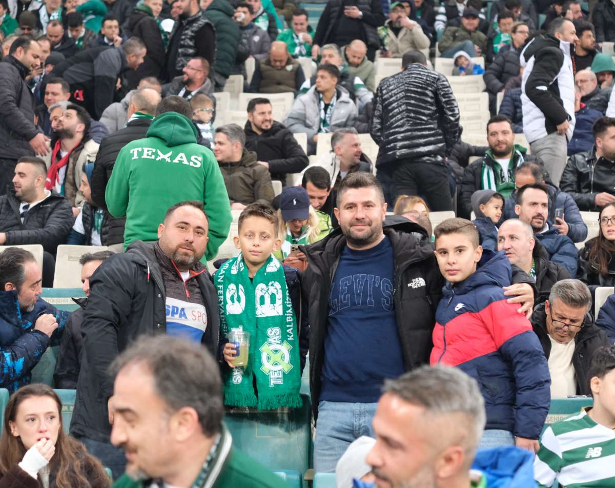(FOTO GALERİ)Bursaspor-Aliağa FK maçından taraftar fotoğrafları