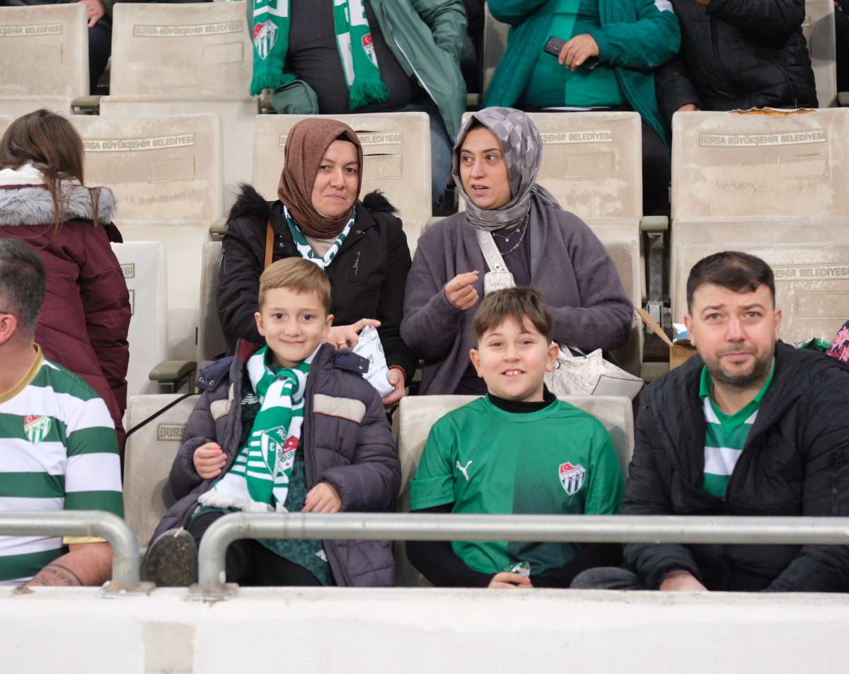 (FOTO GALERİ)Bursaspor-Aliağa FK maçından taraftar fotoğrafları