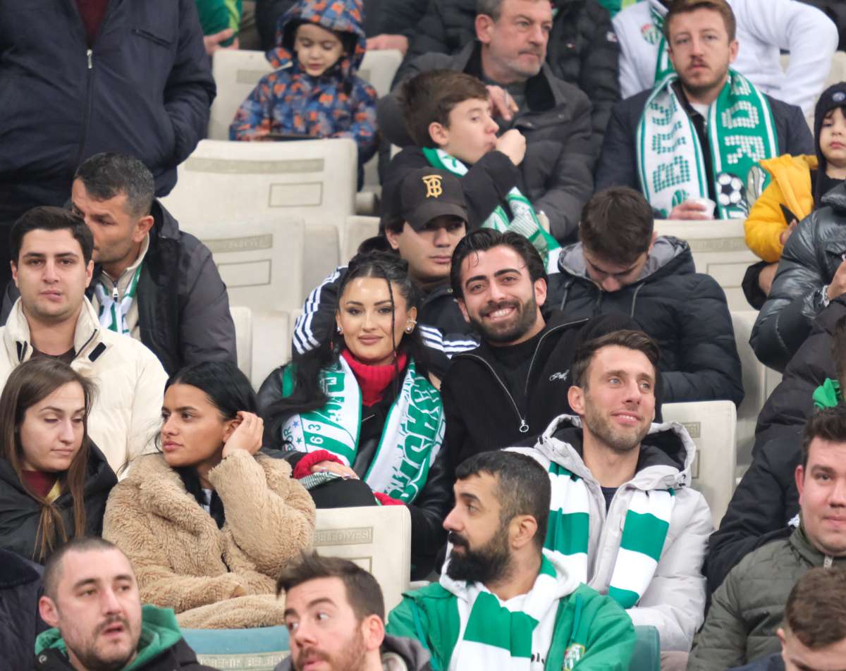 (FOTO GALERİ)Bursaspor-Aliağa FK maçından taraftar fotoğrafları