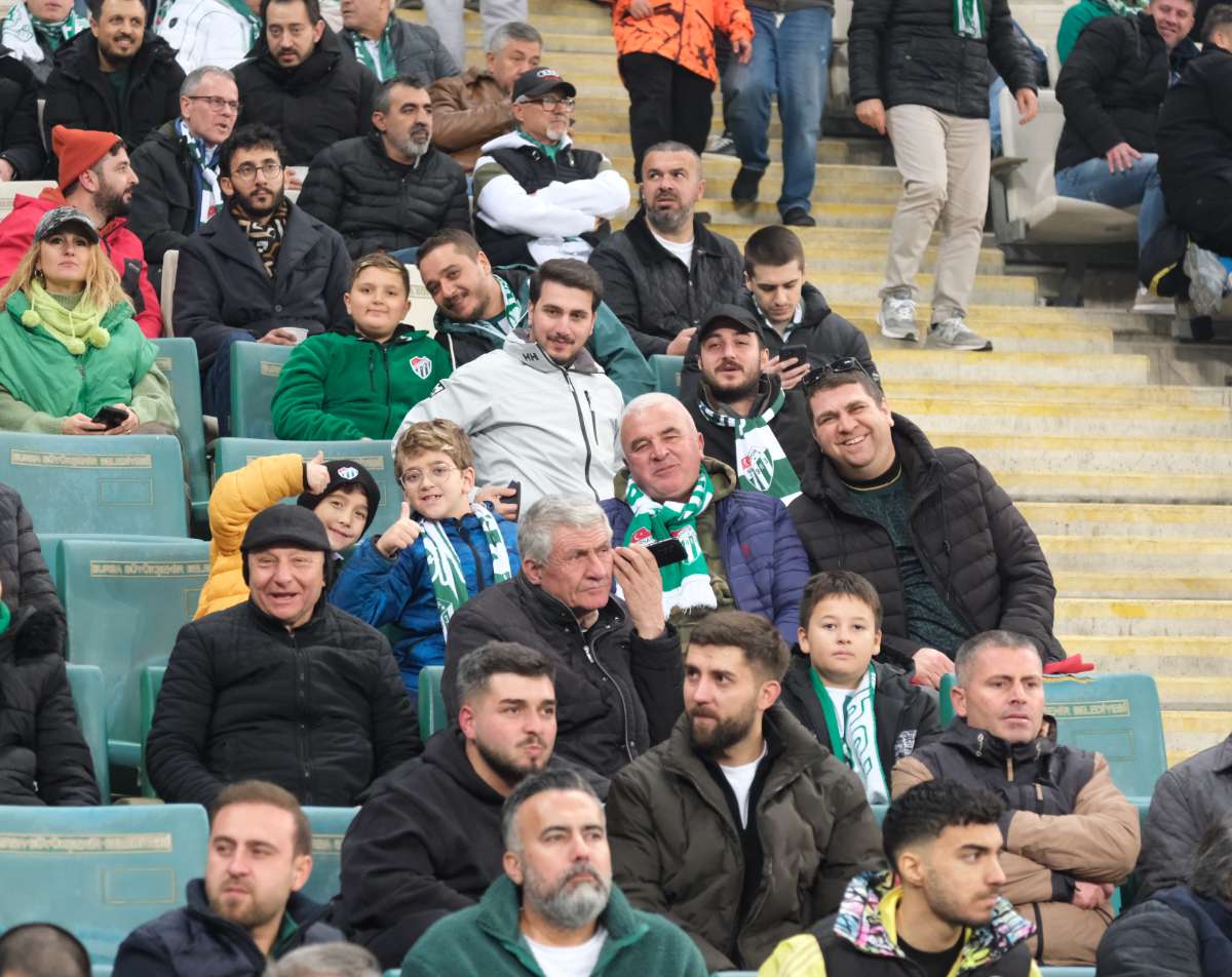 (FOTO GALERİ)Bursaspor-Aliağa FK maçından taraftar fotoğrafları