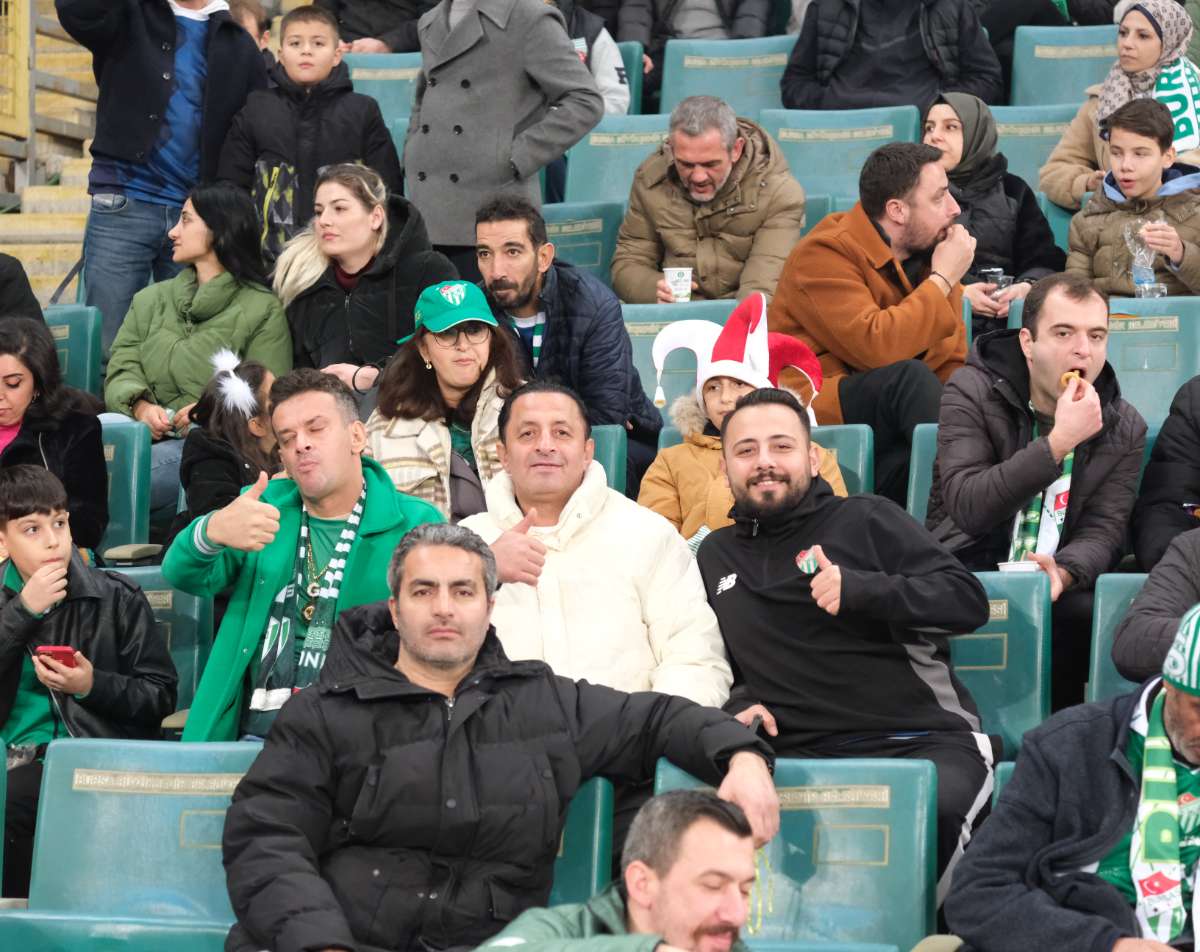 (FOTO GALERİ)Bursaspor-Aliağa FK maçından taraftar fotoğrafları
