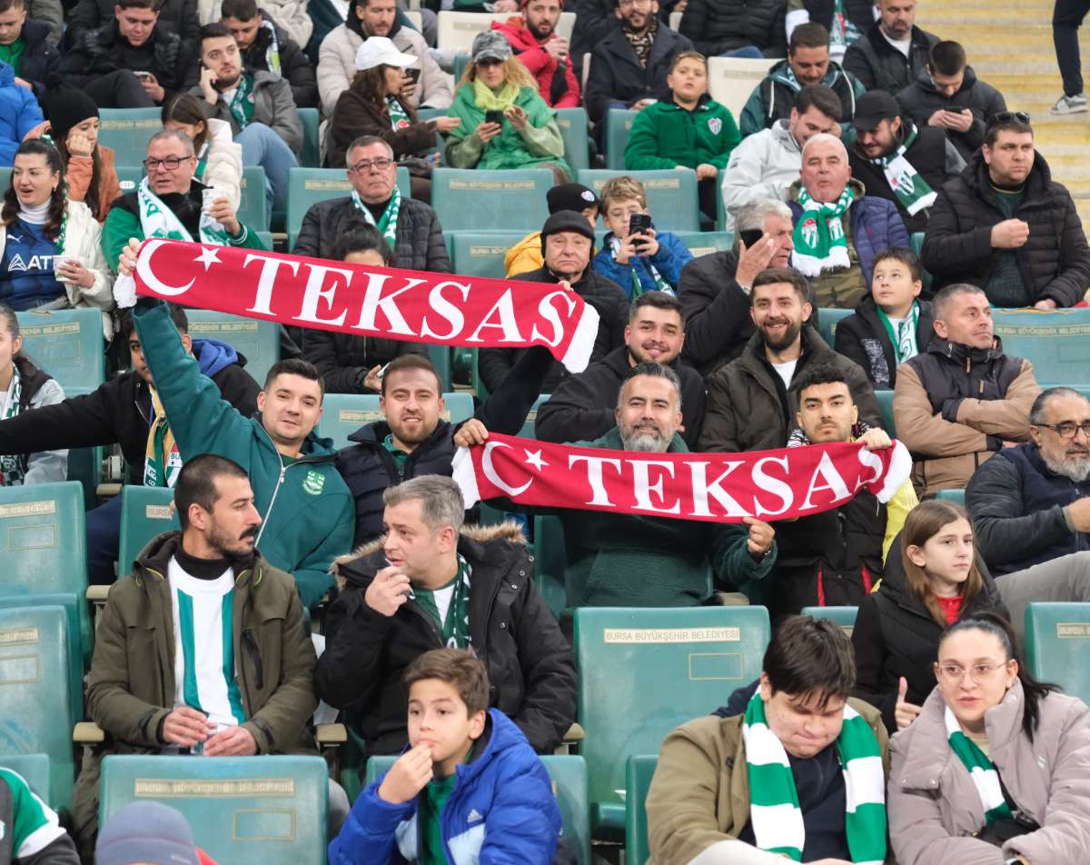 (FOTO GALERİ)Bursaspor-Aliağa FK maçından taraftar fotoğrafları
