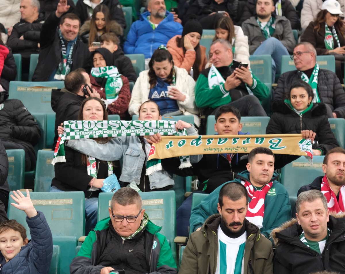 (FOTO GALERİ)Bursaspor-Aliağa FK maçından taraftar fotoğrafları