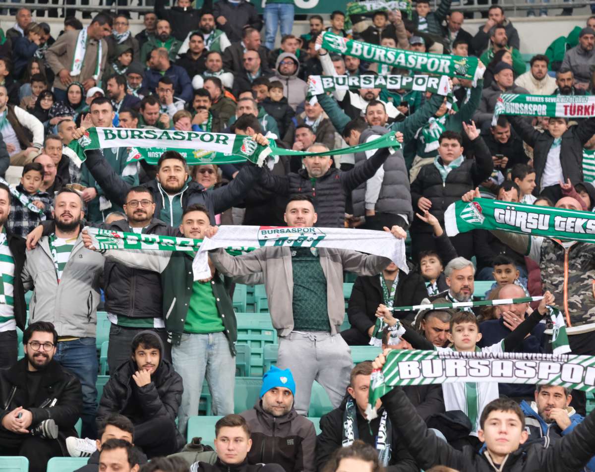 (FOTO GALERİ)Bursaspor-Aliağa FK maçından taraftar fotoğrafları