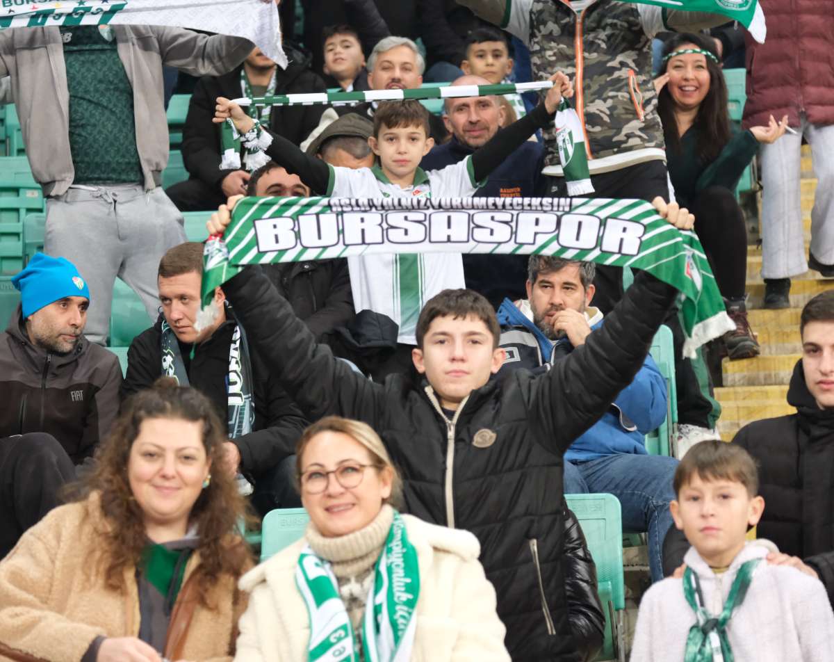 (FOTO GALERİ)Bursaspor-Aliağa FK maçından taraftar fotoğrafları
